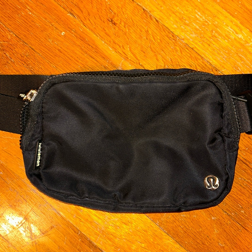 Lululemon Everywhere Belt Bag 1L